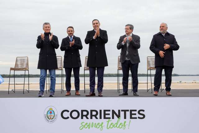 El gobernador de Corrientes, Valdés, inauguró el moderno puerto de Ituzaingó,